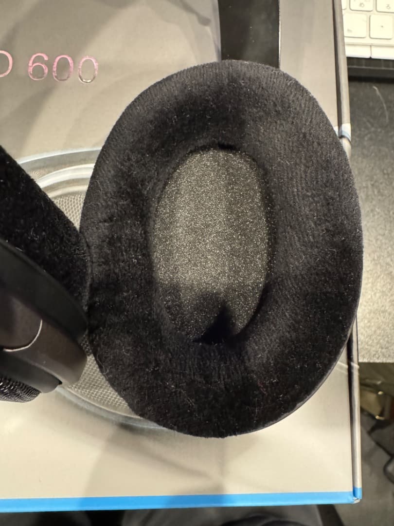 ゼンハイザー HD600（新古品）ケース付き、ケーブル２本付き