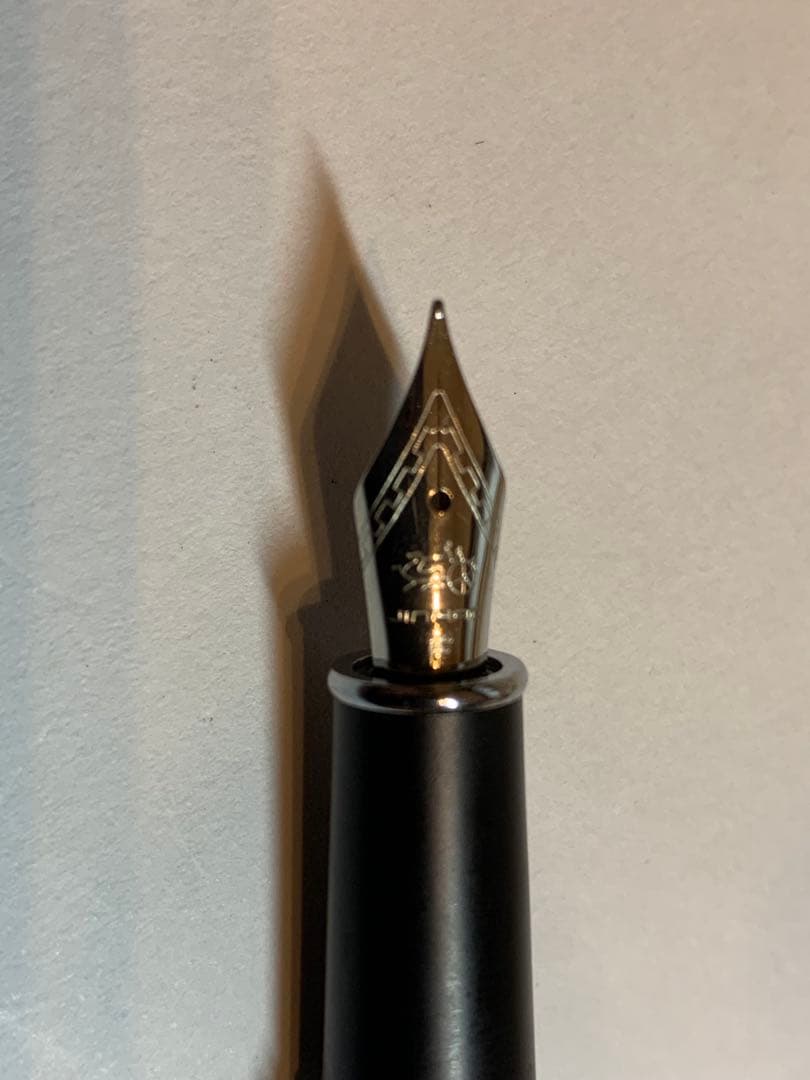 貝殻デザインの万年筆