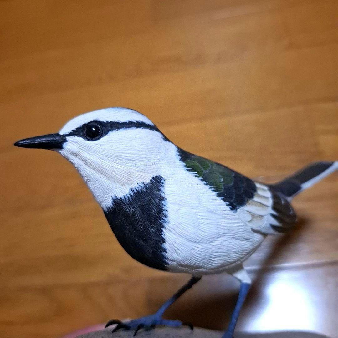 ハクセキレイ　バードカービング　 木製彫刻リアルな鳥の置物 木製 白黒