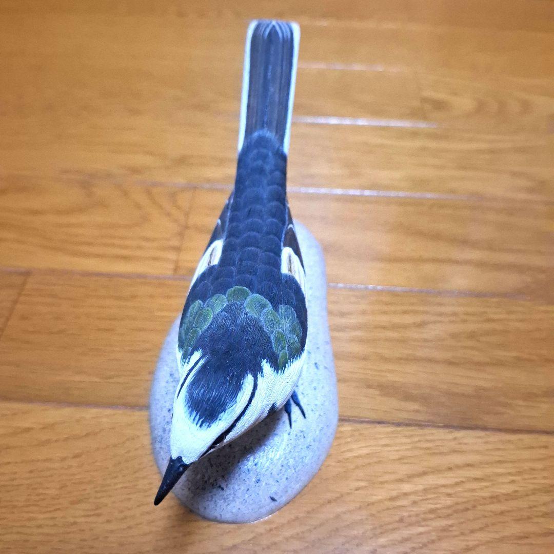 ハクセキレイ　バードカービング　 木製彫刻リアルな鳥の置物 木製 白黒