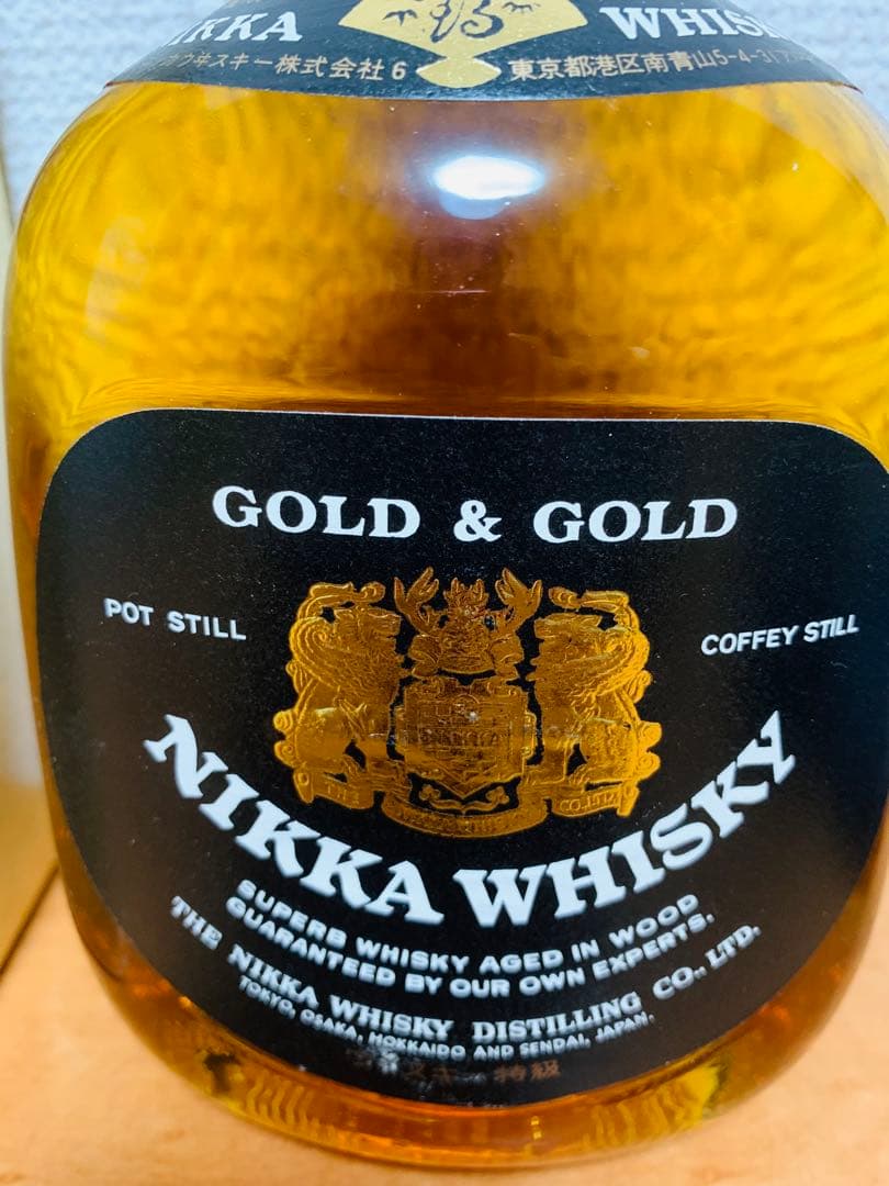 鉄の鎧を着たニッカウイスキーのボトル THE NIKKA WHISKY G&G