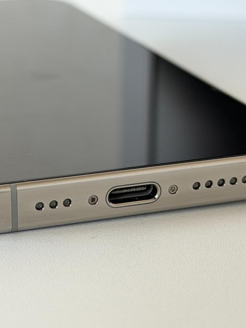 iPhone 15 Pro ホワイトチタニウム SIMフリー 美品 箱あり