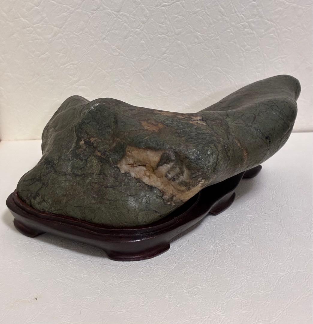 北海道神居古潭石　輝緑サ（12）木製台座付き