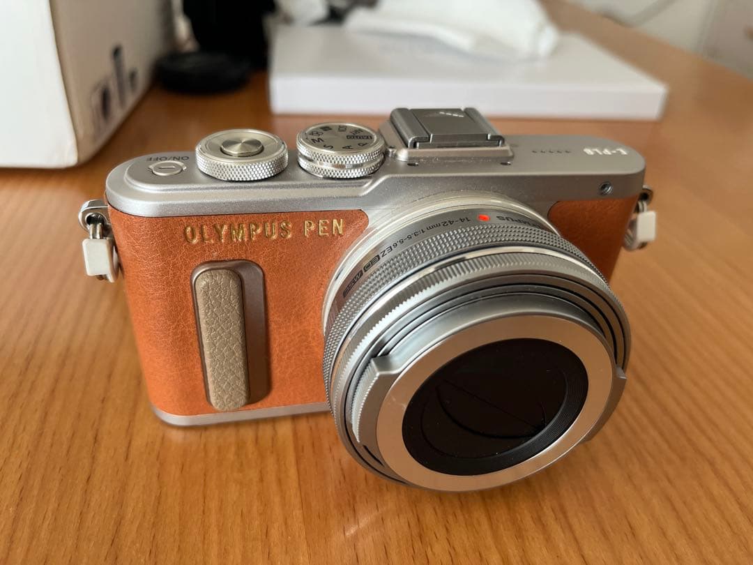 OLYMPUS PEN E-PL8 シルバー/オレンジ 本体