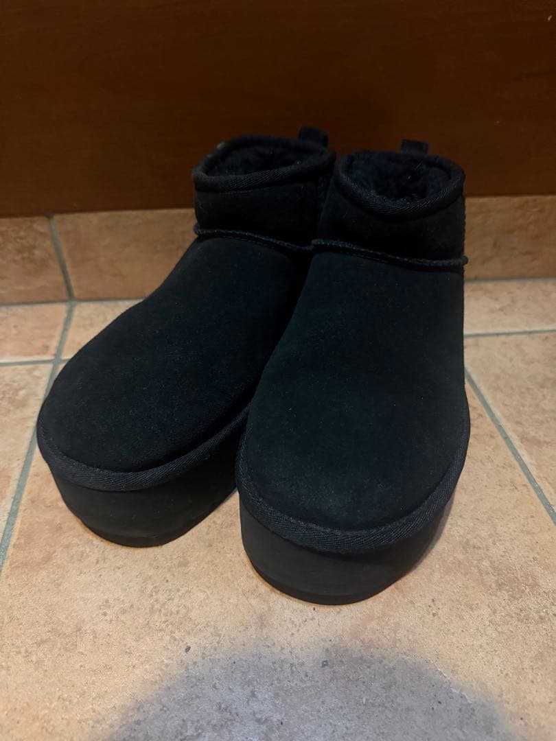 UGG Classic Ultra Mini Platform ブラック