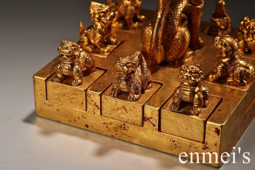中国古美術・旧蔵鎏金の龍印鑑玉璽・瑞獣・純銅制・高浮彫・置物・文房・風水・箱付き