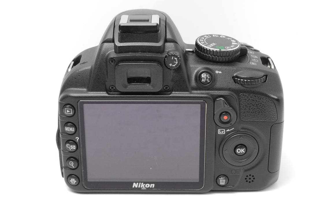 【美品 箱付き】少ないショット数♪初心者おすすめ一眼レフ Nikon D3100