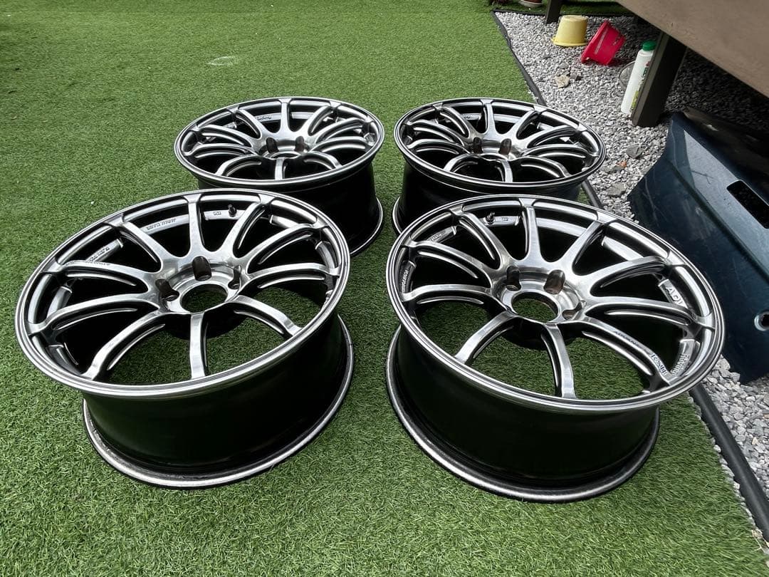 ヨコハマ　アドバン　RS2 18インチ　114.3 8.5j インセット31