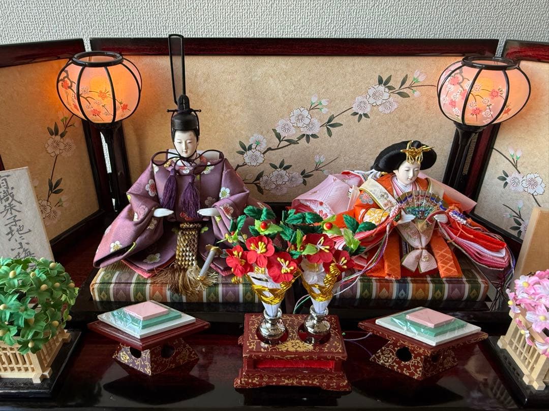 雛人形 多色装飾付き