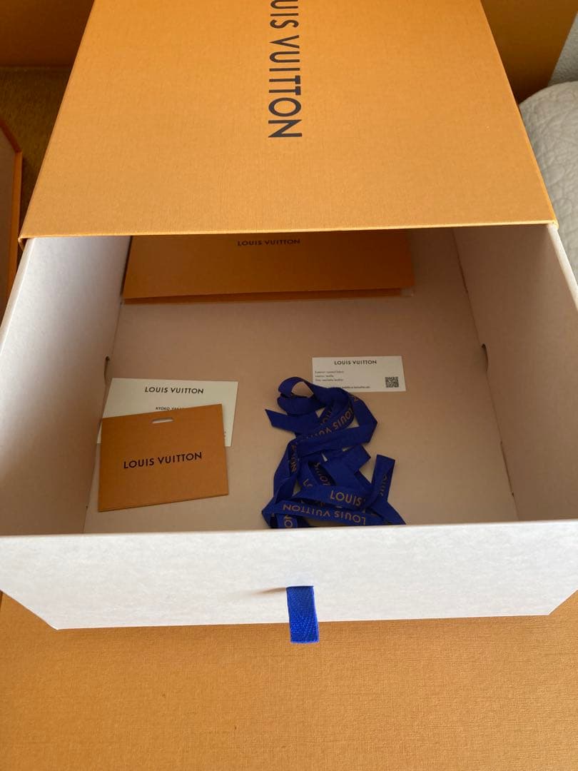 ルイ・ヴィトン空箱　ショップ袋　リボン