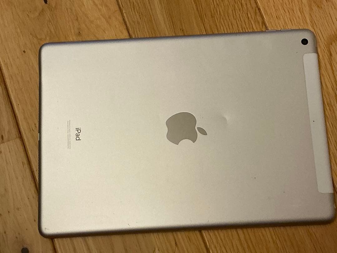 iPad 第8世代 シルバー 本体 セルラーモデル 32gb (ケース付き)