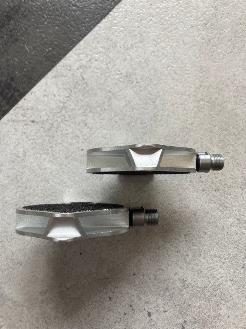 【新品・未使用】アルミ製フラットペダル スペード型_9/16