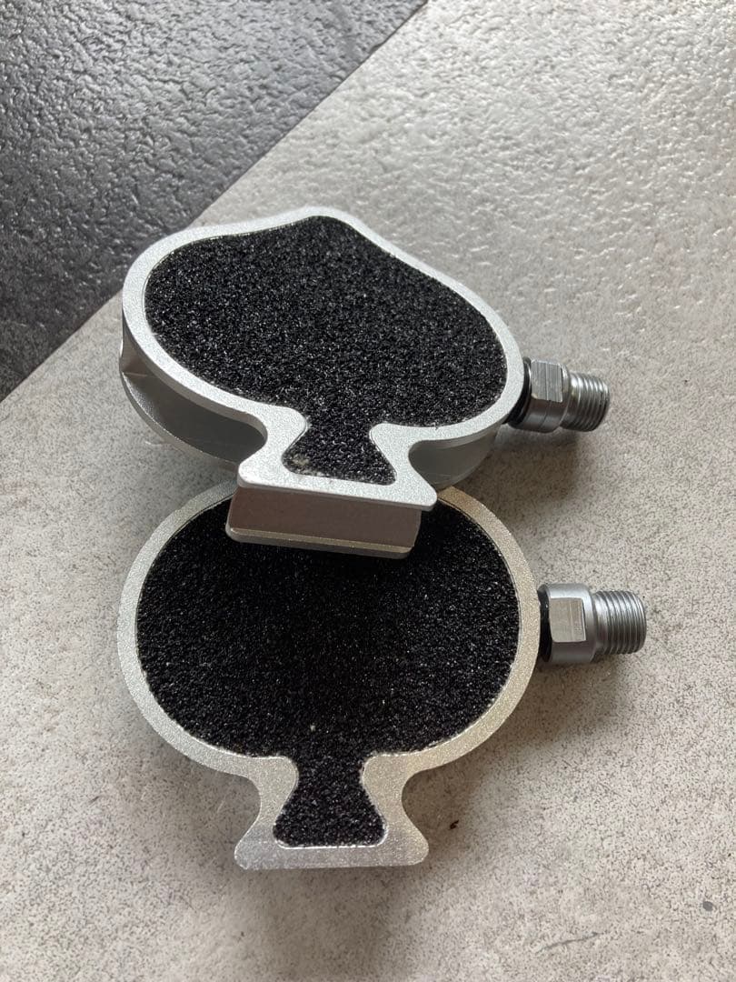 【新品・未使用】アルミ製フラットペダル スペード型_9/16