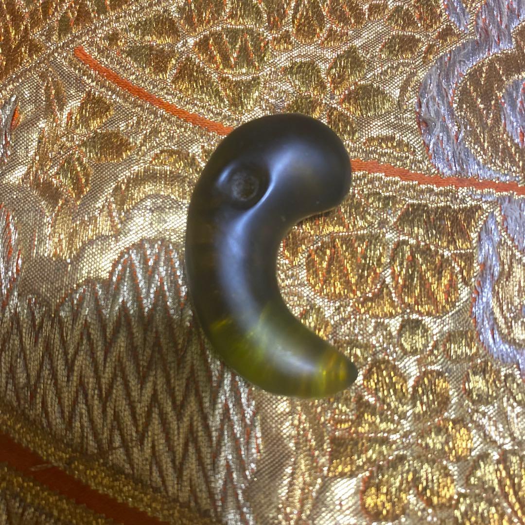 古代ロマンの結晶 ― コ字形 瑠璃ガラス製 勾玉（古墳期）