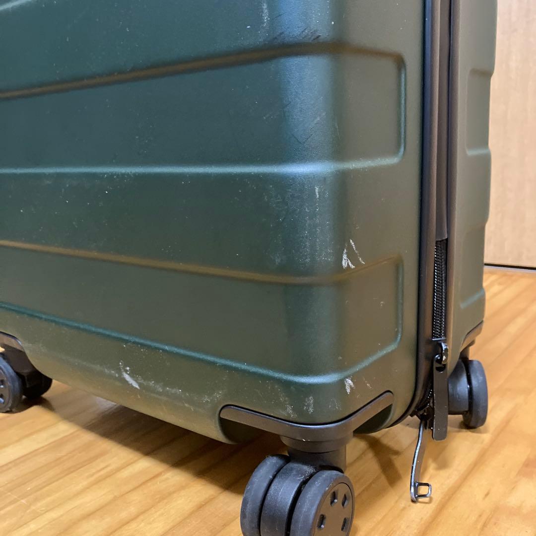 バーを自由に調節できる　ハードキャリーケース（３６Ｌ）　色:カーキ