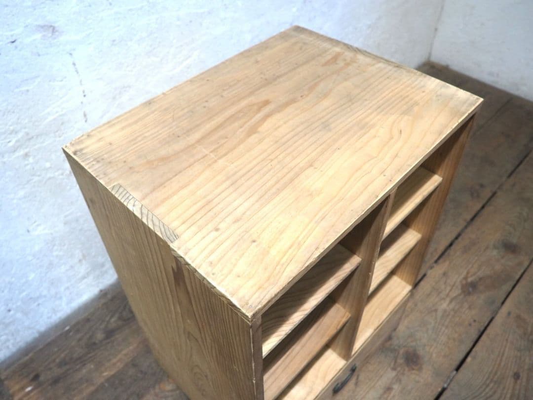 1215 引き出し付き　杉の収納棚　飾り棚　ラック　古家具　レトロ　ビンテージ
