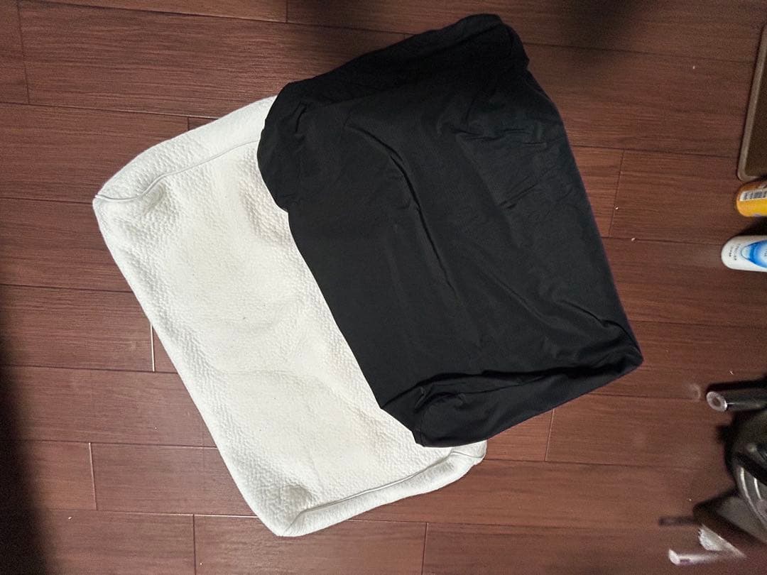 ヒツジのいらない枕 + 黒の枕カバー