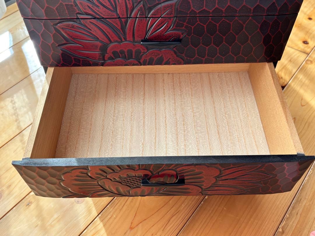鎌倉彫り　 総柄彫牡丹　三ツ引き　箪笥　収納箱　日本製　伝統工芸品　木製