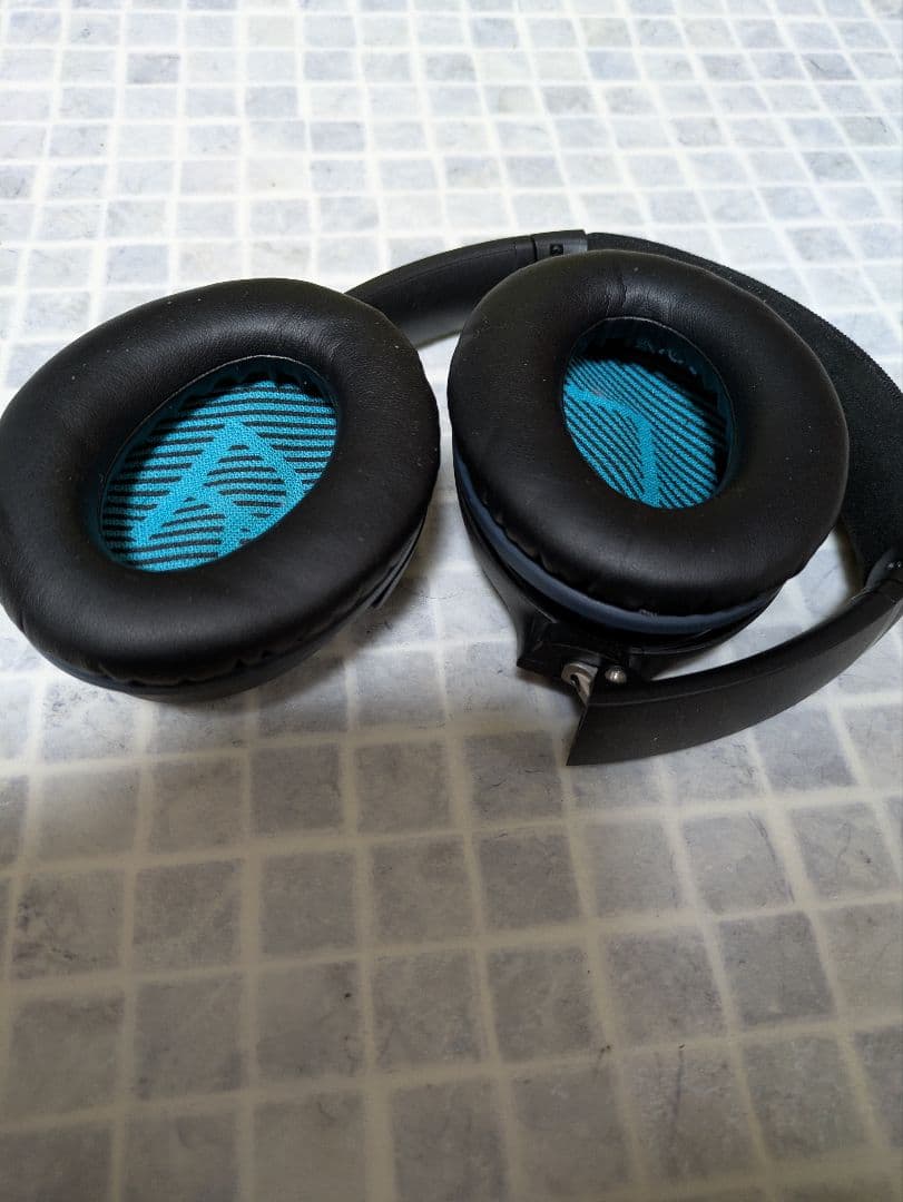 Bose ＱＣ２５ 有線ノイズキャンセリング付 ヘッドホン(イヤパッド交換済)