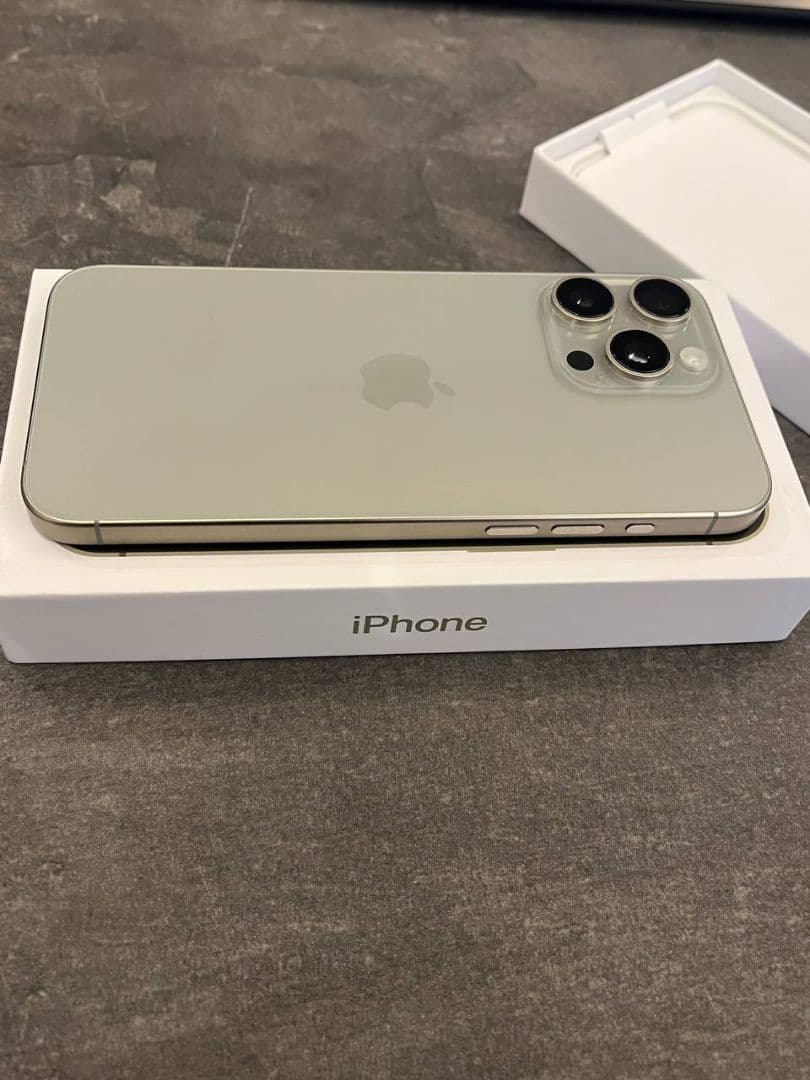 当日発送【美品】iPhone15promax 256GB ナチュラルチタニウム