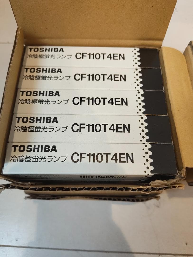 TOSHIBA CF110T4EN 冷陰極蛍光灯 10個セット