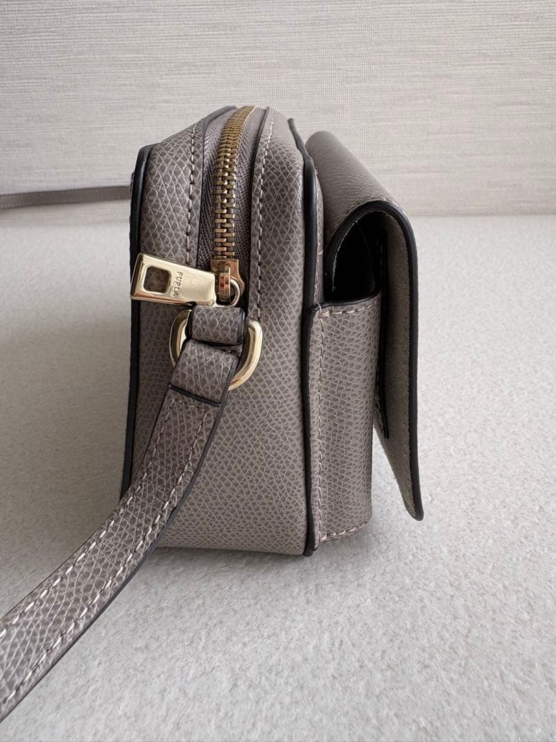 【極美品】FURLA フルラ ショルダーバッグ グレージュ