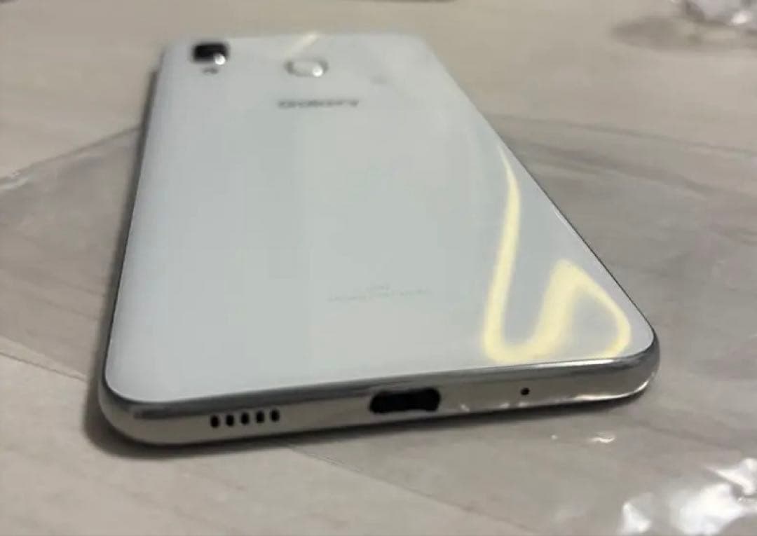 美品 Galaxy A30 SCV43 64GB 6.4インチ SIMロック解除