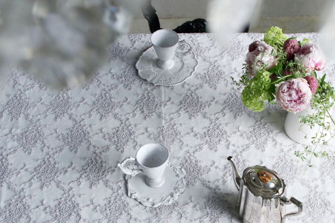 サラグレース　Chez moi テーブルランナー　ホワイト