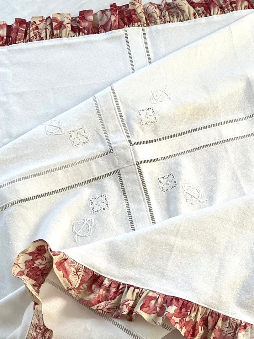 【美品】フランスアンティーク 手刺繍モノグラム テーブルクロス 赤のフリル付