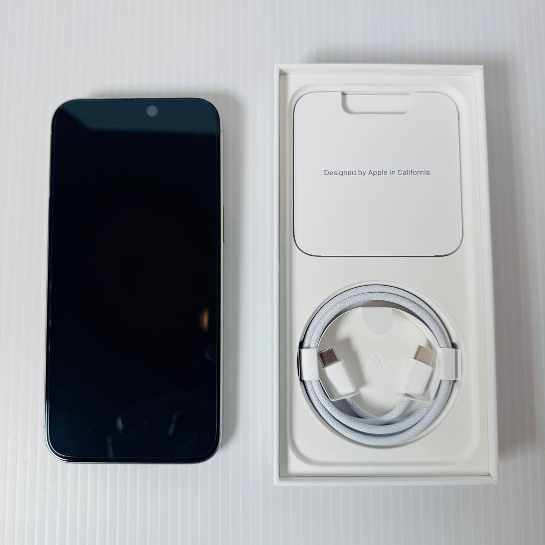 美品 Simフリー AppleiPhone 15 ProMaxホワイトチタニウム