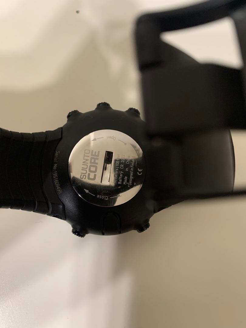 美品 SUUNTO CORE スント コア オールブラック