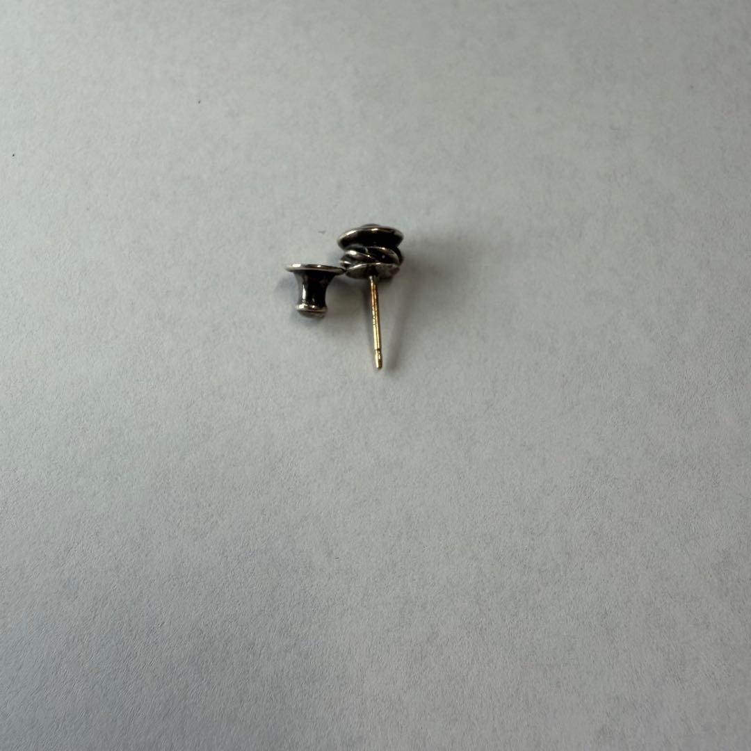 カーヴド スタッド イヤリング　【ロンワンズピアス】