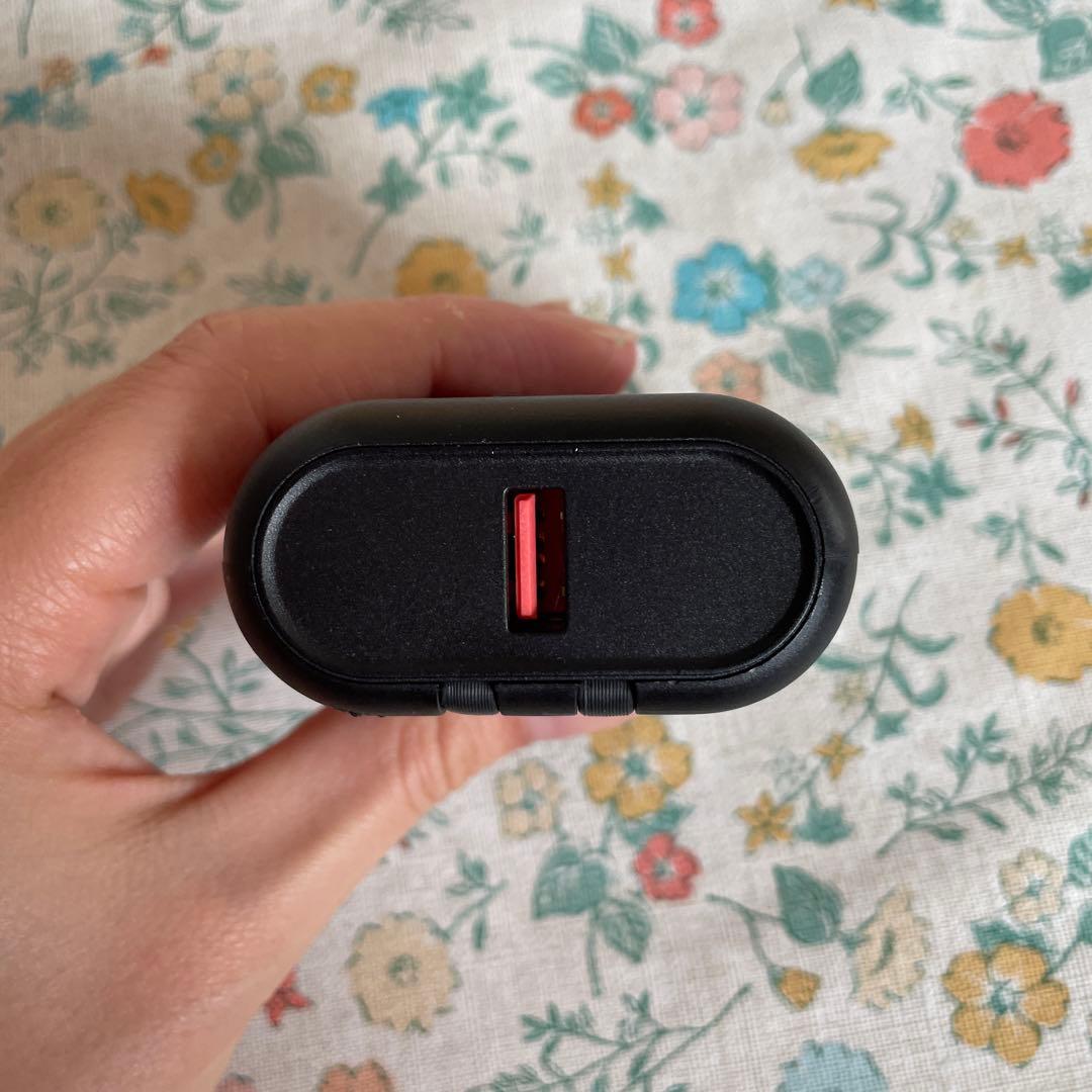 モバイルバッテリー 急速充電 4台同時充電 コンパクト黒 ※破損あり