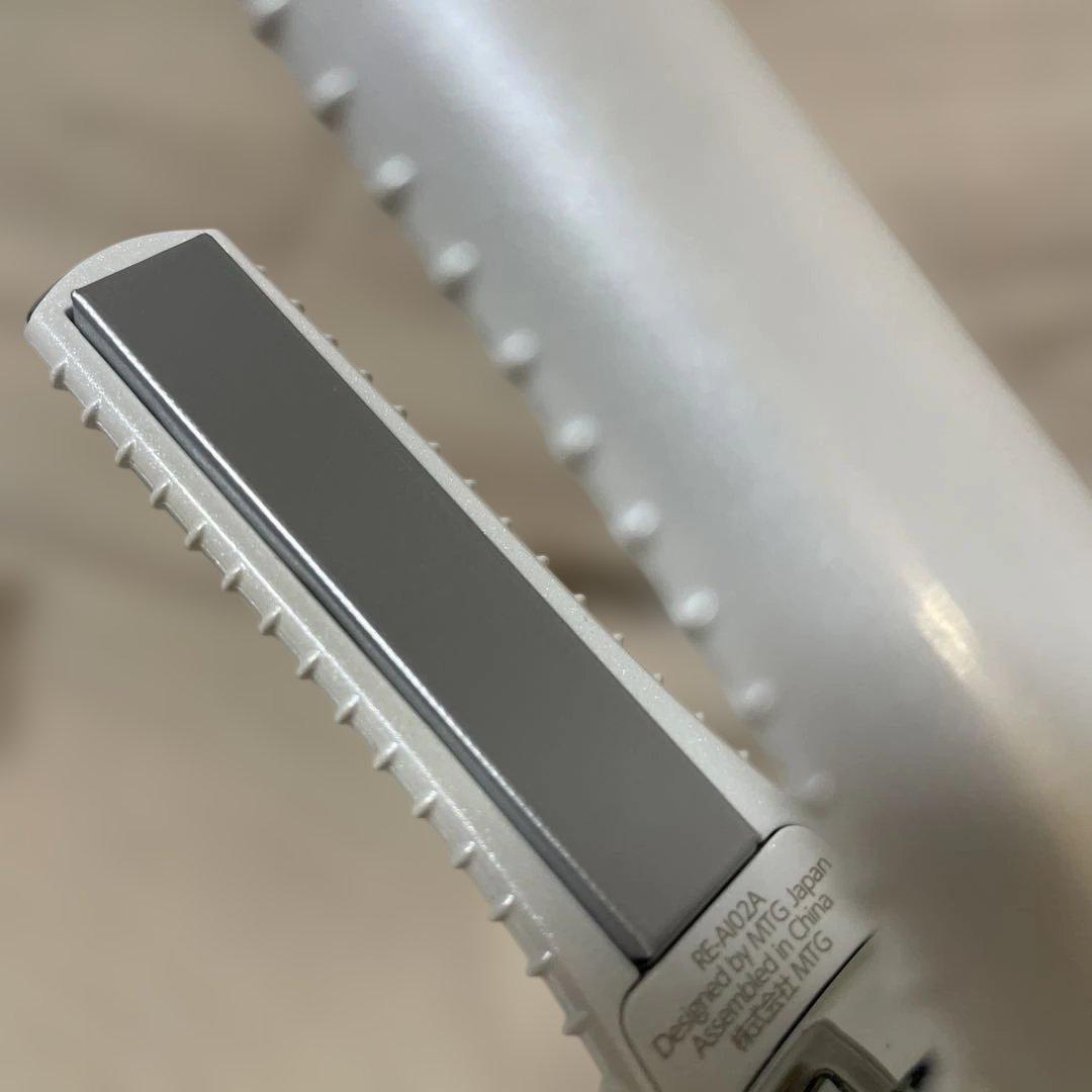 ほぼ未使用　ReFa ストレートヘアアイロン ホワイト 充電ケーブル付き