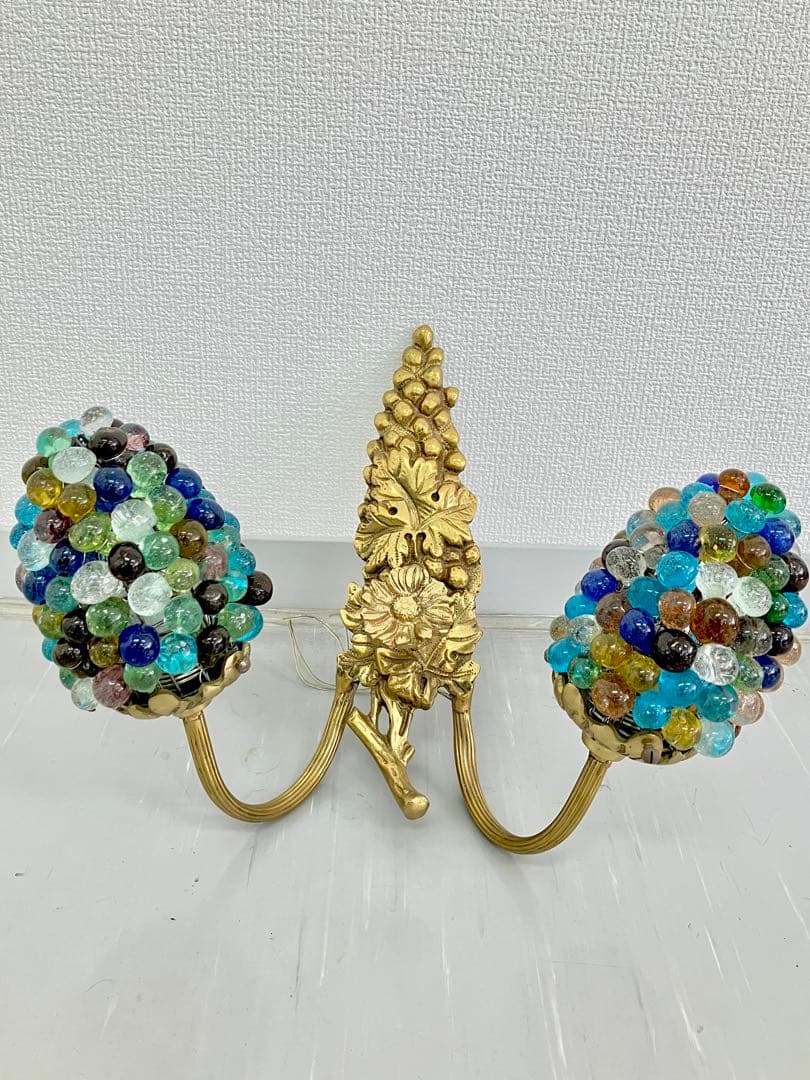 アンティークな壁掛照明器具　2灯　ガラス製ビー玉風シェード　お洒落な玄関照明葡萄