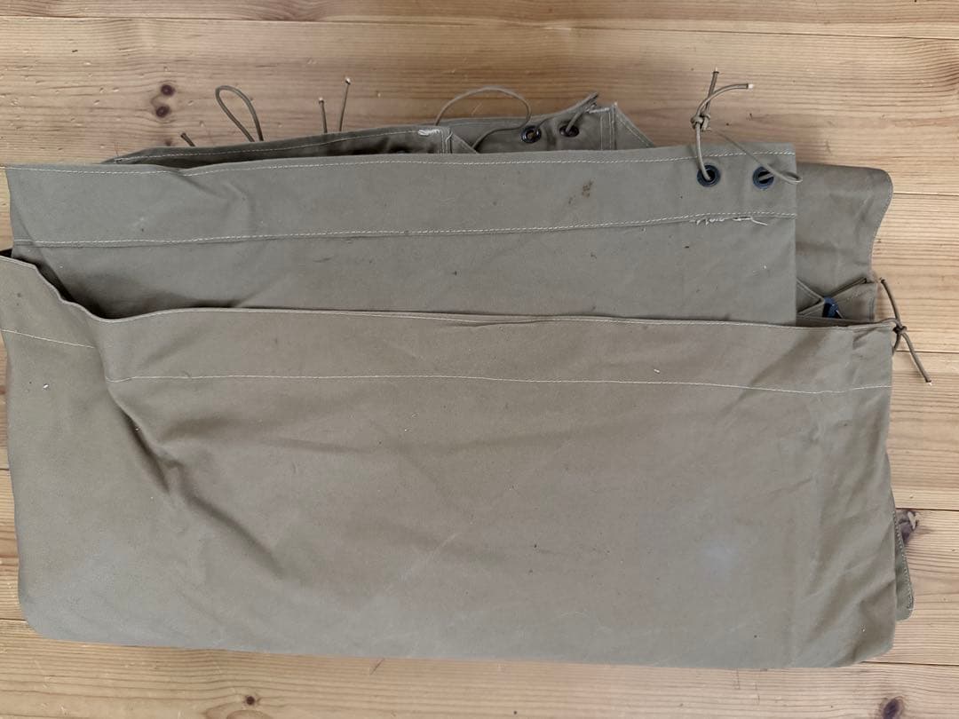 フランス軍幕　パップテント　木製ポール、ペグ付き　ボタン ハトメ欠損無し