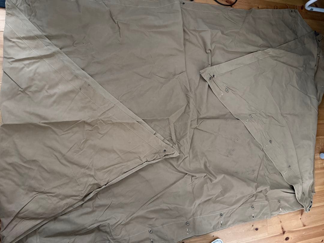 フランス軍幕　パップテント　木製ポール、ペグ付き　ボタン ハトメ欠損無し