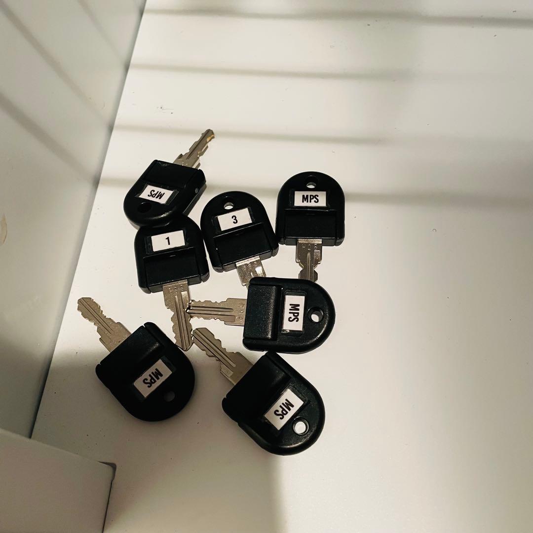 【美品】業務用ロッカー 8扉 鍵付き キャビネット 幅91×奥行55×高さ179