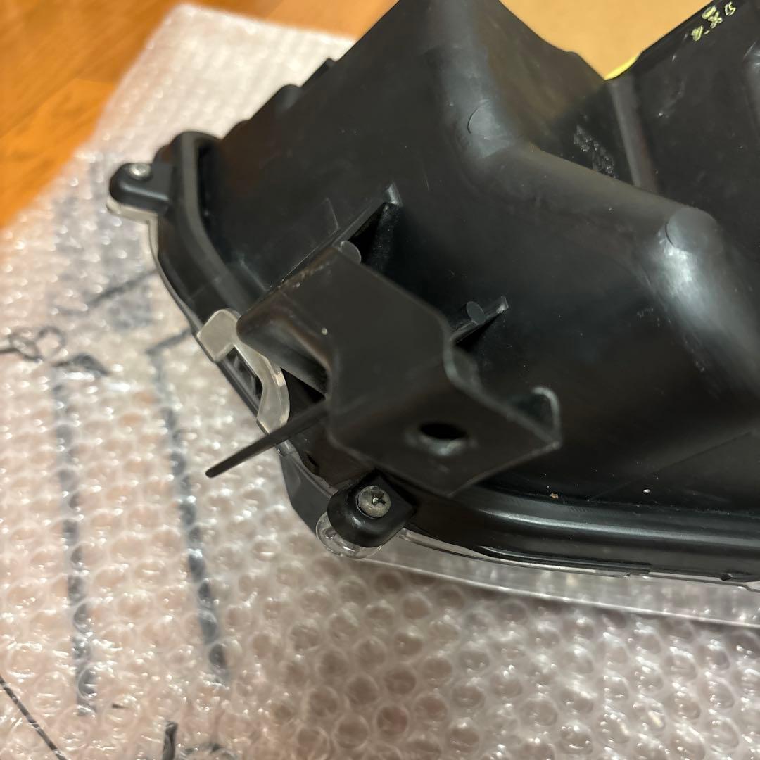 トヨタプリウス phvヘッドライト左