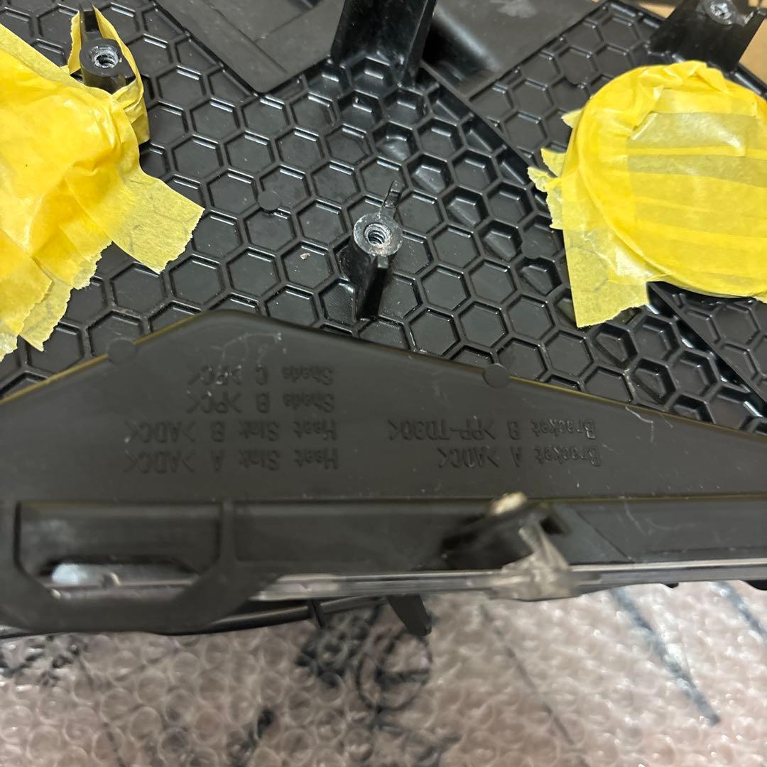 トヨタプリウス phvヘッドライト左