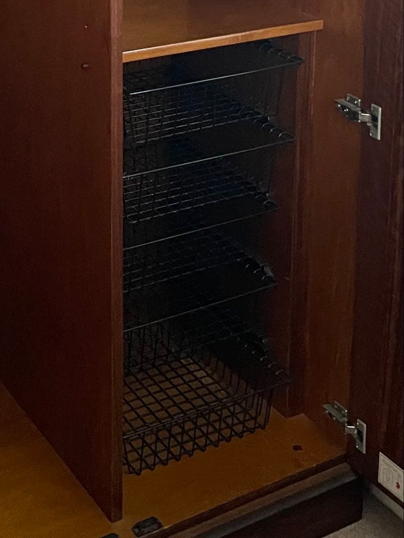 1/27までアンティークワードローブ