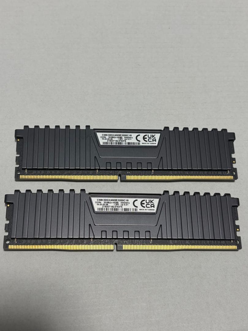 DDR4メモリ32GB(16GB×2) Corsair Vengeance