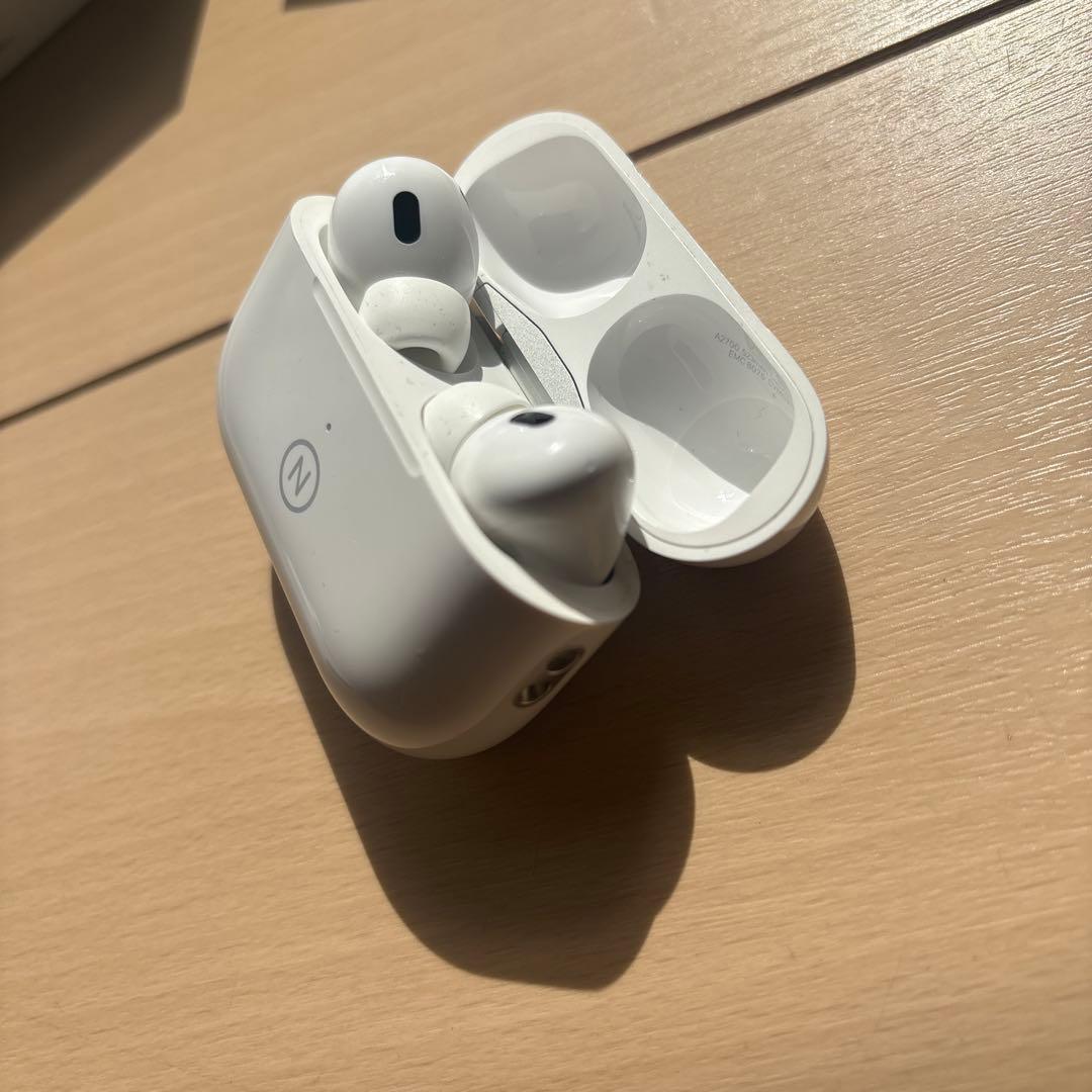 Apple AirPods pro 2 ホワイト 充電ケース付き