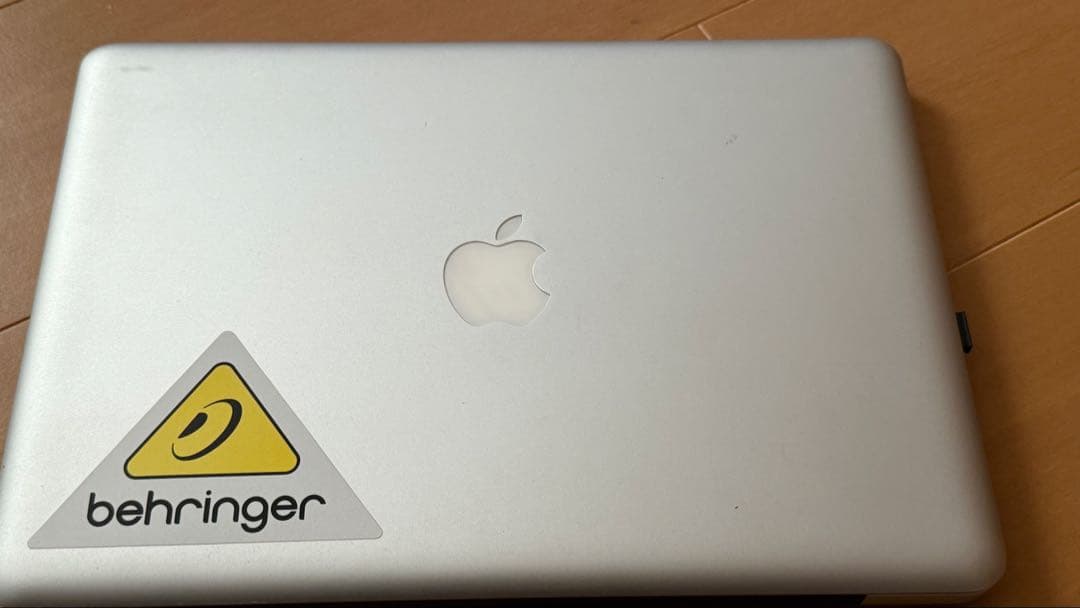 macbook pro （2020年Office、Logic Pro 付）