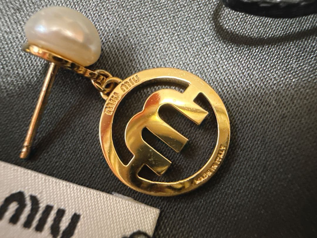 【片耳のみ】miu miu パール ロゴチャーム ピアス