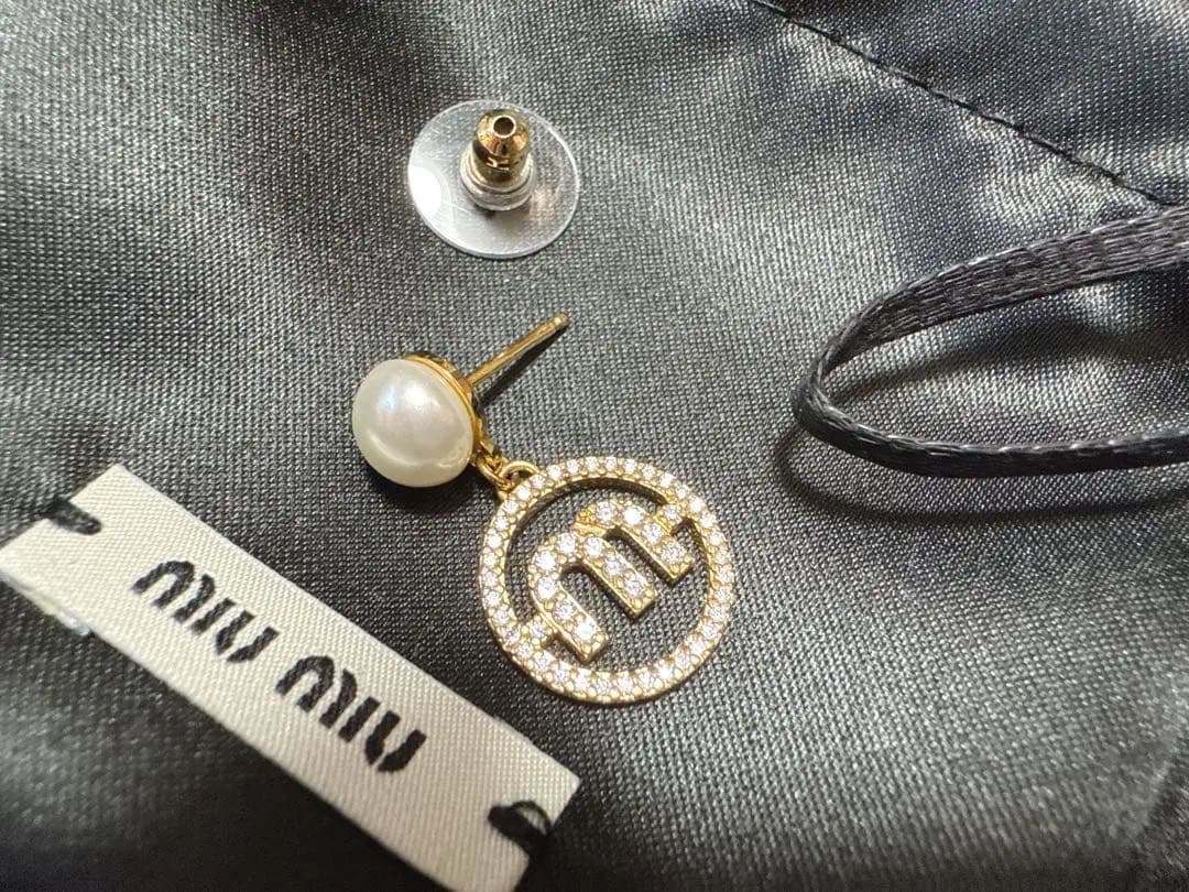 【片耳のみ】miu miu パール ロゴチャーム ピアス