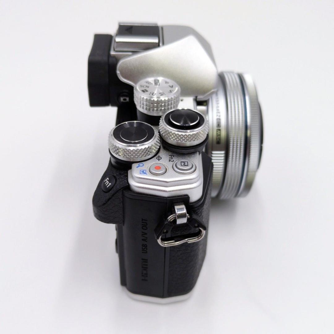 【極美品】OLYMPUS OM-D E-M10 MarkⅡ ダブルズームキット