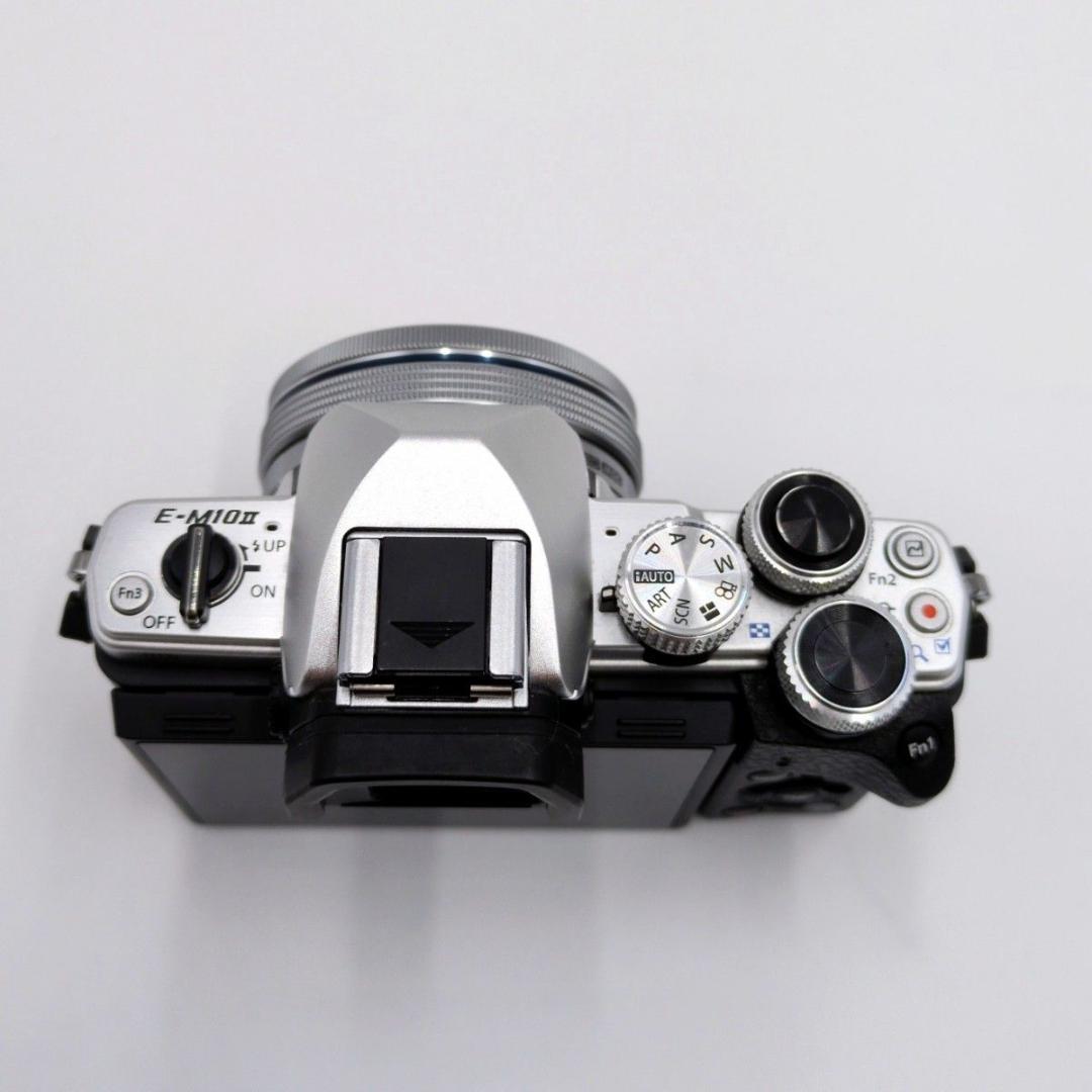 【極美品】OLYMPUS OM-D E-M10 MarkⅡ ダブルズームキット