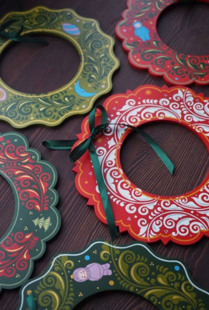 ロシア雑貨☆木製クリスマスリースE★グリーン壁掛け飾り マトリョーシカ オリガ作