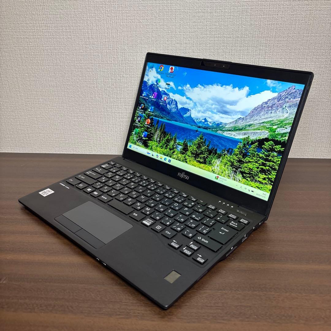 美品！世界最軽量クラス！超高性能富士通製13.3インチノートパソコン